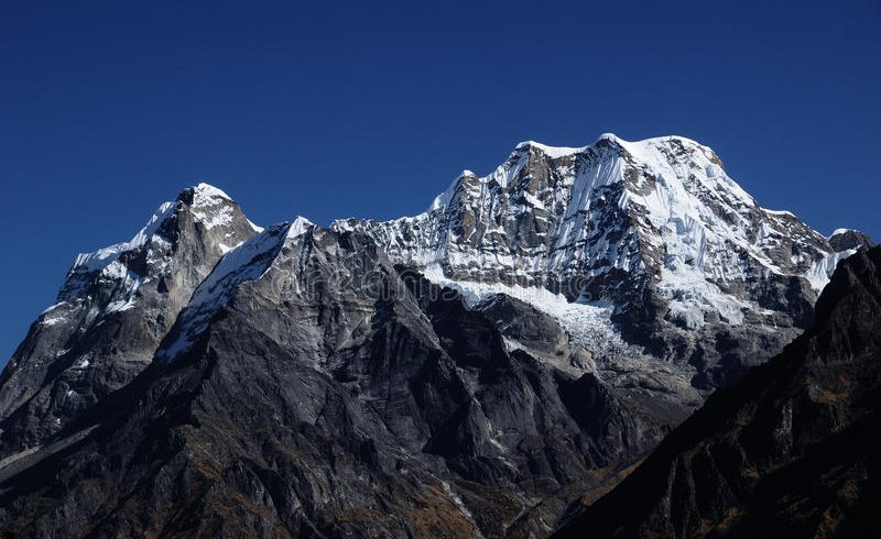 mera-peak-seen-hinku-valley